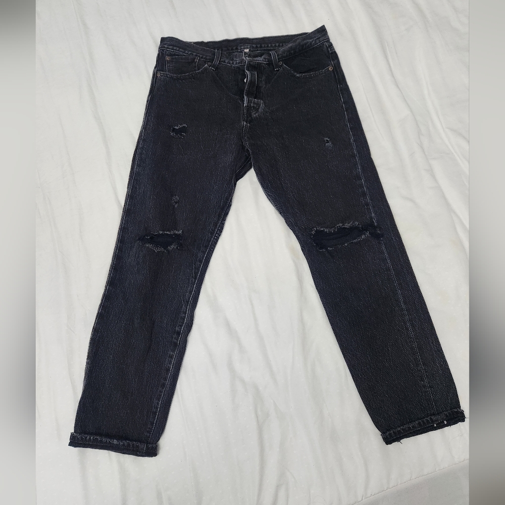 Levi's Black High-Rise Ripped Mom Jeans